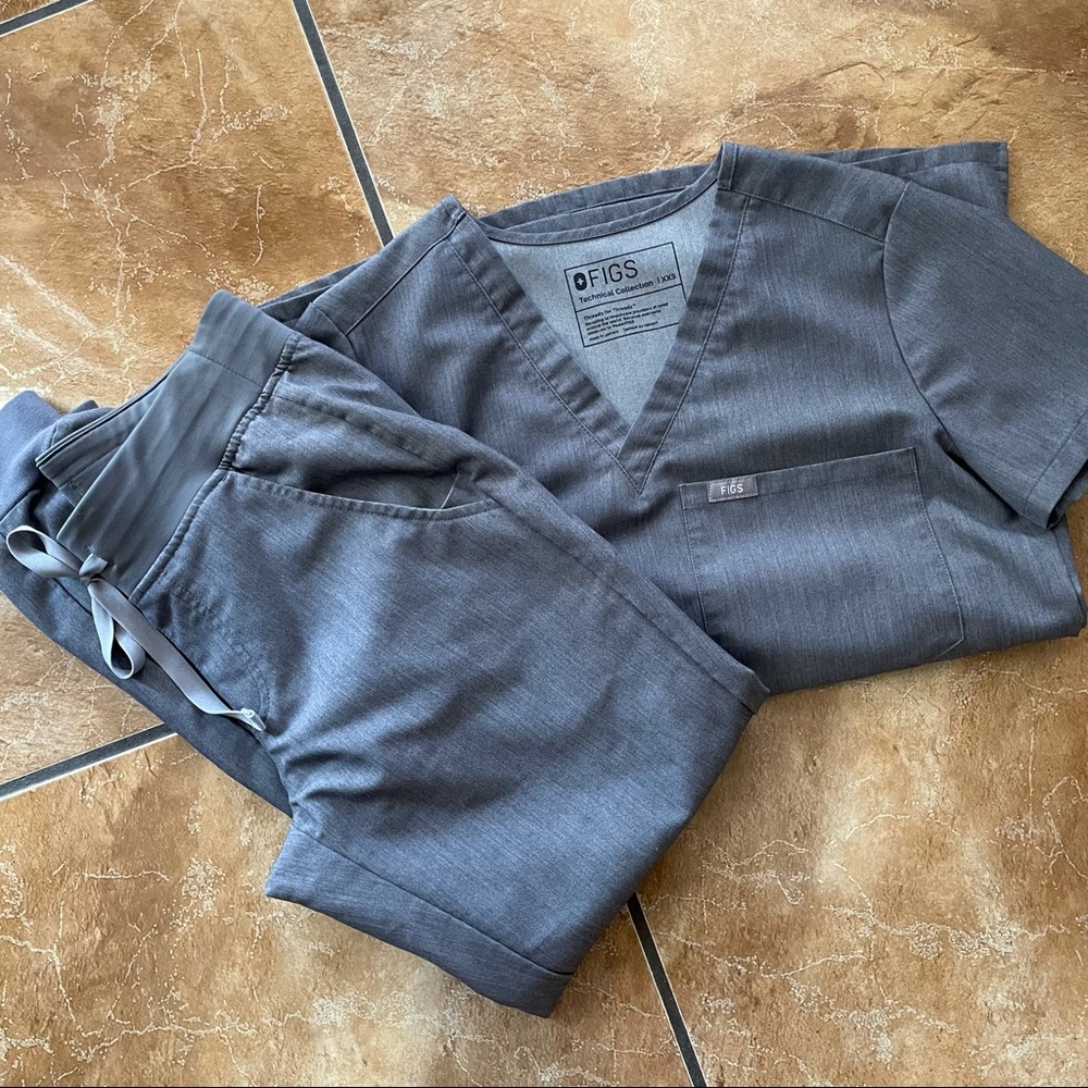 Figs Graphite Jogger Scrub Set